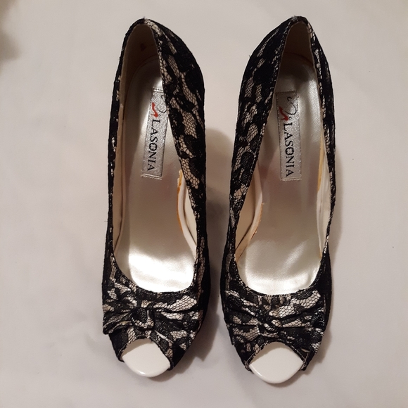 Lasonia Elegant Black and White Lace Heels - Picture 2 of 4